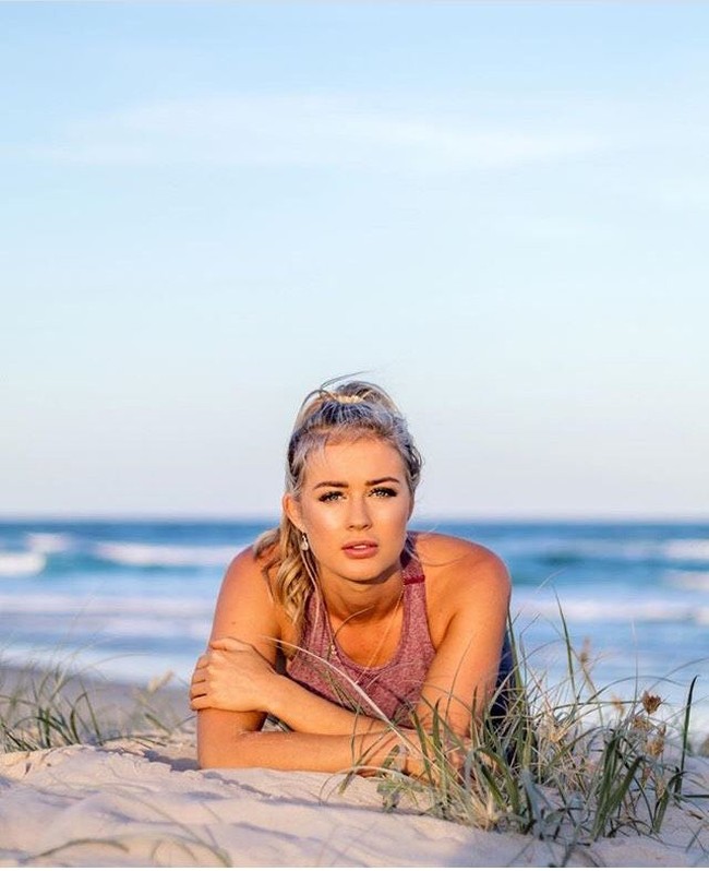 Seandainya saya tahu ini sebelumnya. Ini benar-benar mengajarkan saya pelajaran besar untuk sepenuhnya mencintai dan menghargai tubuh saya, ungkapnya. Foto: Instagram @sarahhyde_