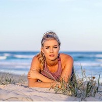 Seandainya saya tahu ini sebelumnya. Ini benar-benar mengajarkan saya pelajaran besar untuk sepenuhnya mencintai dan menghargai tubuh saya, ungkapnya. Foto: Instagram @sarahhyde_