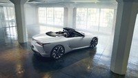 Lexus LC Hybrid dikatakan hanya butuh waktu 4,7 detik untuk bisa berlari 0-96 km/jam. Foto: Pool (carscoops)