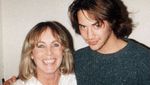 Penampilan Langka Keanu Reeves, Sentuh Wanita dan Pose Konyol
