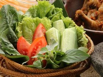 Lebih Sehat Mana, Lalapan Mentah atau Sayuran yang Dimasak? Ini Faktanya