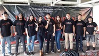 Robby Sugara bersama para pemain film Jangan Sendirian saat ditemui di Kaliurang, Sleman pada Sabtu (2/3). Ristu Hanafi/detikFoto