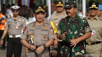 Hadir dalam apel Kapolri Jenderal Tito Karnavian, Panglima TNI Marsekal Hadi Tjahjanto, Menteri Kesehatan Nila Moeloek, dan Gubernur DKI Jakarta Anies Baswedan.
