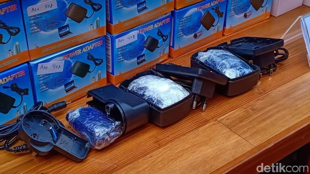 Ada 4,011 kg sabu yang diselundupkan dalam charger HP