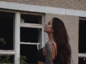 Pose Seksi di Chernobyl, Selebgram Ini Dikecam