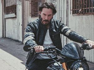 Bikin Kagum, Keanu Reeves Hadiahkan 4 Jam Tangan Ratusan Juta untuk Stuntman