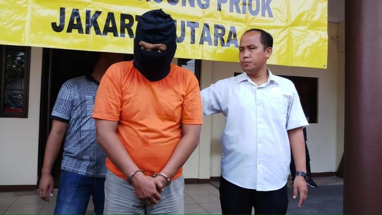 Januar Pencuri Mobil Damkar Jakut Sudah 11 Tahun Jadi PNS Januar Pencuri Mobil Damkar Jakut Sudah 11 Tahun Jadi PNS