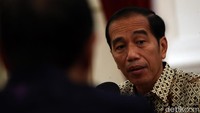 Topik serupa sebenarnya juga disampaikan Jokowi saat mengundang perwakilan Himpunan Pengusaha Muda Indonesia (Hipmi) dan Kamar Dagang dan Industri (Kadin) kemarin. Jokowi pun berbicara bahwa dirinya sudah tidak memiliki beban dalam memimpin negara.