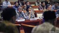 Rapat dibuka dan dipimpin Ketua Komisi XI Melchias Marcus Mekeng. Mekeng mengatakan, berdasarkan daftar hadir, rapat ini ditandatangani 14 anggota dari 8 fraksi. Satu orang menyatakan izin.