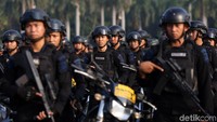 Pasukan Brimob pun turut hadir untuk mengikuti apel pengamanan yang digelar oleh TNI-Polri di Monas.
