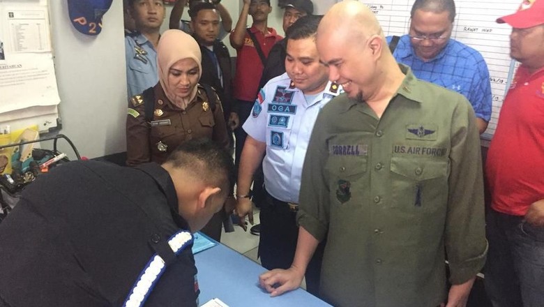 Pengacara Tanggapi Ahmad Dhani yang Satu Sel dengan Pencuri-Peselingkuh Pengacara Tanggapi Ahmad Dhani yang Satu Sel dengan Pencuri-Peselingkuh