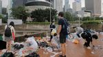 Warga Hong Kong Bersihkan Sampah Usai Aksi Protes RUU Ekstradisi