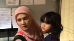 Terobos Wartawan, Mulan Jameela Bawa Anaknya Jenguk Ahmad Dhani