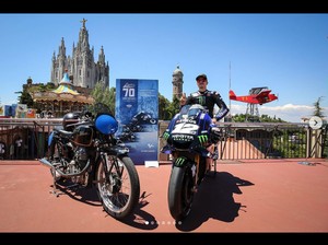 Tunggangan Marquez dkk Pose Bareng Motor MotoGP Jadul