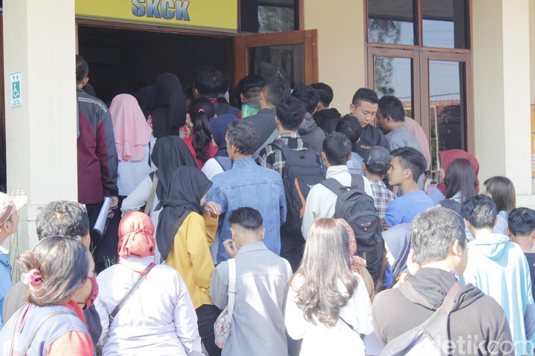 Usai Lebaran, Pemohon SKCK di Mapolres Cimahi Membludak Usai Lebaran, Pemohon SKCK di Mapolres Cimahi Membludak