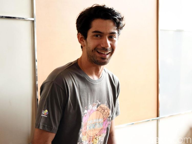 Dear Mantan, Reza Rahadian Masih Simpan Pemberian Kamu Lho!