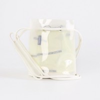 Tas transparan disediakan dengan berbagai macam bentuk. Merek Scissors Paper Rock berikut menawarkan bucket bag yang juga bermaterial tembus pandang. J04-BUCKIST Bucket Bag - Yellow ini bisa dimiliki dengan Rp 459 ribuan. Foto: Bobobobo