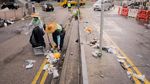 Warga Hong Kong Bersihkan Sampah Usai Aksi Protes RUU Ekstradisi