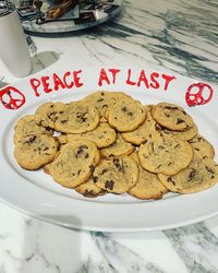 Ajak Damai, Taylor Swift Bikin Cookies Spesial Buat Katy Perry