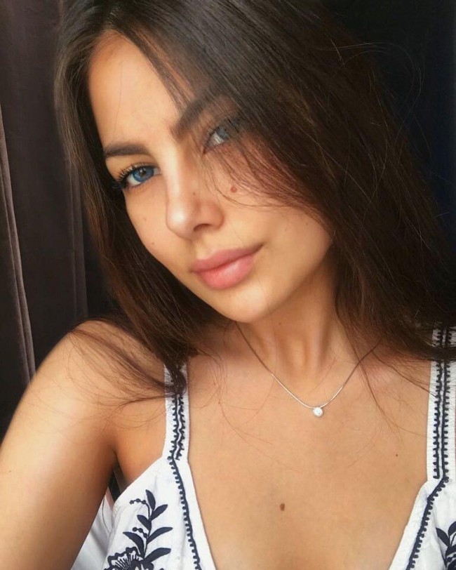 Kota tersebut diminati oleh turis lokal maupun mancanegara setelah HBO merilis dokumenter. Tapi media sosial gempar setelah selebgram berpose super seksi di tengah-tengah kota yang pernah terjadi ledakan nuklir tak disengaja itu.  Foto: Instagram @nz.nik