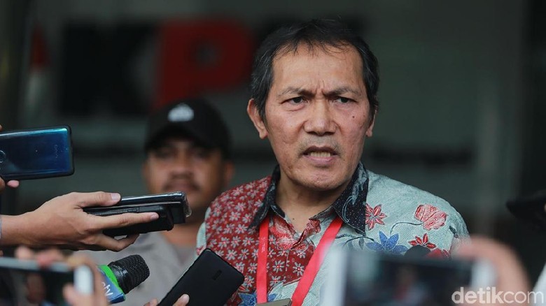 Saut Situmorang Tepis Ada Jatah-jatahan di Seleksi Capim KPK Saut Situmorang Tepis Ada Jatah-jatahan di Seleksi Capim KPK