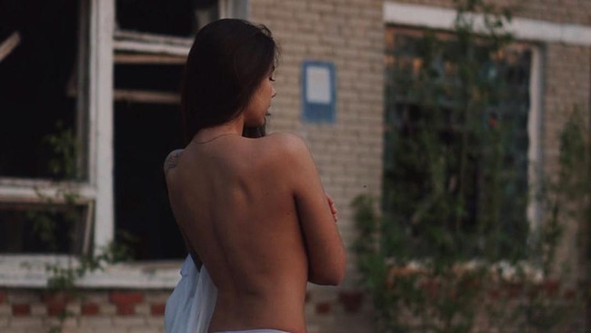 Netizen marah dengan foto yang diunggah oleh selebgram dengan akun @nz.nik itu. Selebgram tersebut tampil super seksi tanpa busana dan hanya mengenakan underwear.  Foto: Instagram @nz.nik