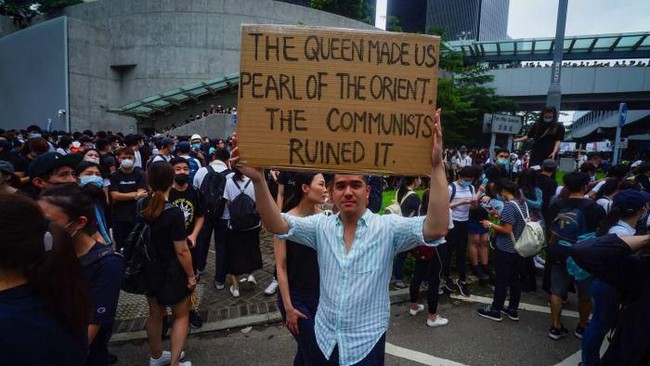 Hong Kong Demo Besar-besaran, TKI Masih Bisa Kirim Uang ke RI