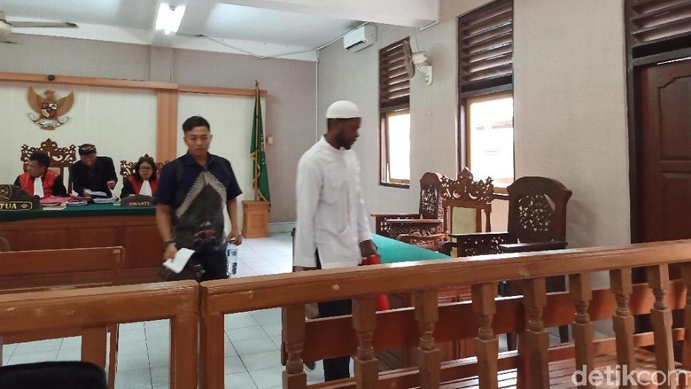 WN Tanzania Penelan 99 Kapsul Sabu Divonis 17 Tahun Bui WN Tanzania Penelan 99 Kapsul Sabu Divonis 17 Tahun Bui