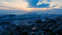 Kota Fairbourne yang memiliki 1000 penduduk harus meninggalkan tempat tinggal mereka karena kenaikan muka air laut. Pemerintah ingin menghilangkan jejak manusia di kota ini dengan tujuan bangunan dan infrastruktur tidak mencemari laut saat kota ini tenggelam. (iStock)