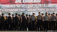 Kapolda Metro Jaya Irjen Gatot Eddy Pramono dan Pangdam Mayjen Eko Margiyono bertindak sebagai inspektur apel tersebut.