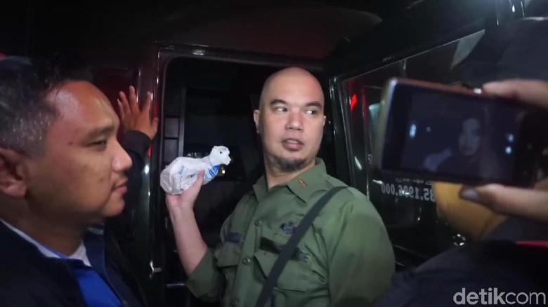 Diterbangkan dari Surabaya, Ahmad Dhani Tiba di Rutan Cipinang