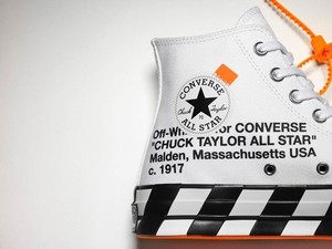 Ratusan Orang Antre Sneakers Off-White x Converse Rp 2,7 Juta di Jakarta