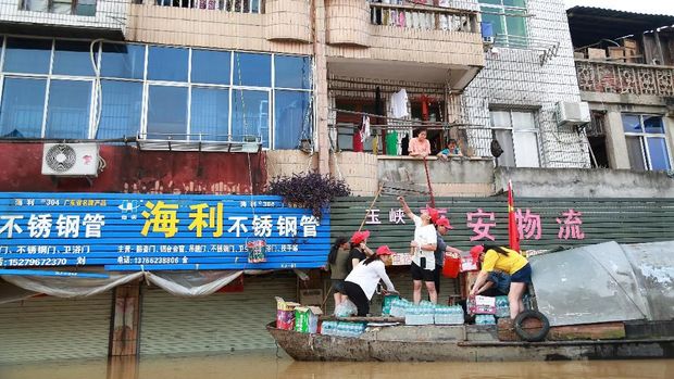 61 Tewas dan 356 Ribu Warga Mengungsi Akibat Banjir di China 