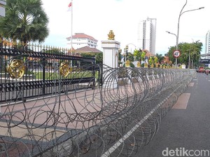 Ada Demo Tolak UU TNI di Grahadi, Polisi Lakukan Rekayasa Lalu Lintas
