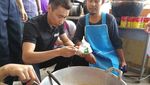 Gantung Raket, Intip Aksi Masak dan Momen Makan Lee Chong Wei Bareng Keluarga