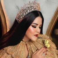 Rambut mbak Ayang (panggilan Kahiyang) hitam berkilau. Masih virgin rambutnya, nggak pernah dimacem-macemin, nggak pernah diwarnain, nyatok juga jarang, ujar hairstylist Anda Arrusa saat diwawancarai Wolipop, Jumat (14/6/2019). Foto: dok. FD Photography