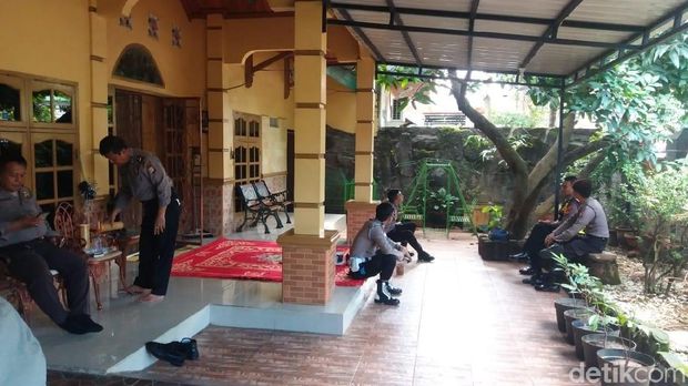 Rumah Wakil Ketua MK di Makassar Dijaga Polisi 24 Jam