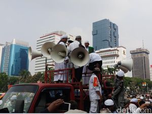 Sepanggung Bareng, Eks Penasihat KPK dan Ketum FPI Orasi Dukung MK