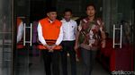 Senyum Cerah Bupati Nonaktif Jepara Saat Diperiksa KPK