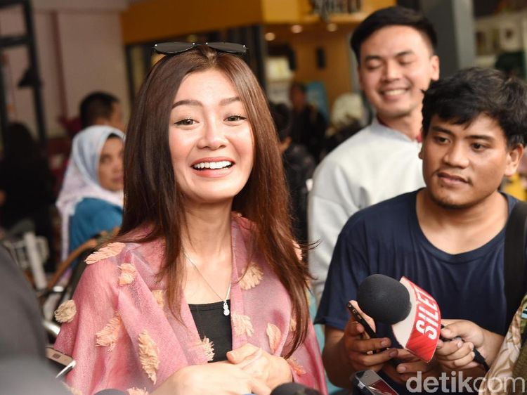 Disebut Pelakor, Gwen Priscilla Tertawa