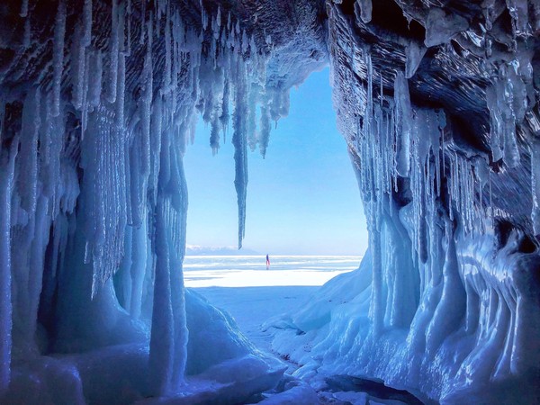 Sudah berumur sekitar 25 juta tahun, Baikal Lake akan membeku dengan ketika suhu mencapai -30 derajat. Ketebalan yang dihasilkan bisa sampai 30 inci. (iStock)