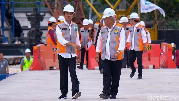 Foto: Presiden Joko Widodo (Jokowi) meninjau proyek rehabilitasi Waduk Muara Nusa Dua di Provinsi Bali (Andhika-detikcom). Foto: Presiden Joko Widodo (Jokowi) meninjau proyek rehabilitasi Waduk Muara Nusa Dua di Provinsi Bali (Andhika-detikcom).