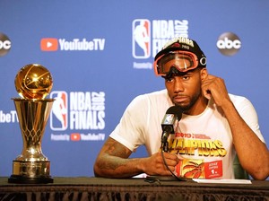Akhirnya, Kawhi Leonard Tersenyum Lebar Usai Jadi Juara NBA