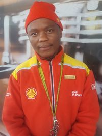 Perbuatan Baik Petugas Pom Bensin yang Membuatnya Dapat Uang 8 Tahun Gaji