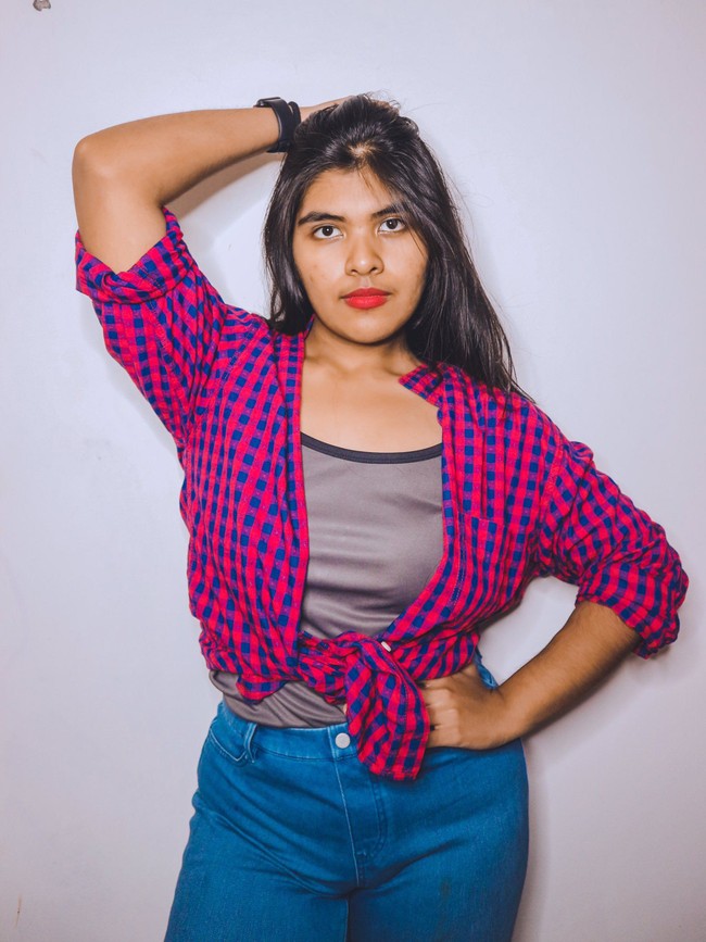 “Dan sejak cowok yang gue suka milih yang ‘cakep’. Gue jadi makin ngerasa worthless. Apalah artinya gue ranking 1 terus, ketos (ketua Osis), juara short film, best film director, penghargaan2 murid terbaik lainnya. Semuanya maknanya ilang cuma karena gue gendut dan hitam,” terang Edsa. Foto: Twitter @sangpisank