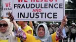 Aksi Massa Berompi Kuning Kawal Sidang Sengketa Pilpres