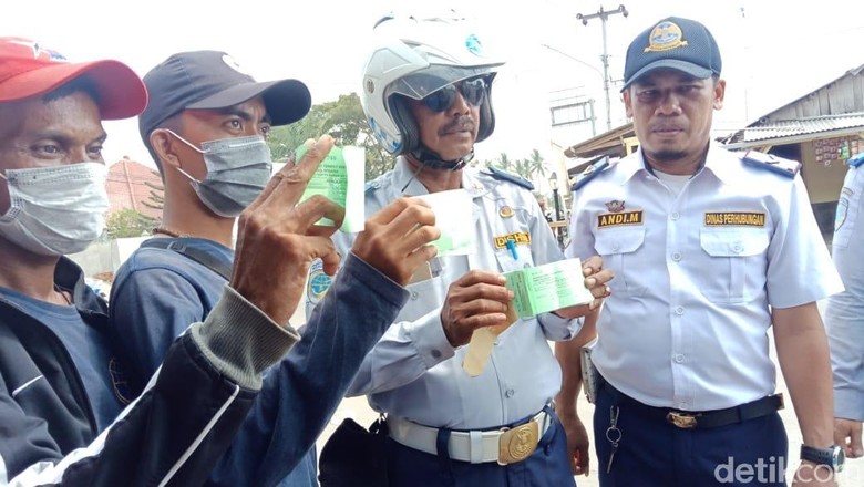 Dishub Serang Akui Sulit Tertibkan Parkir Liar di Kawasan Banten Lama Dishub Serang Akui Sulit Tertibkan Parkir Liar di Kawasan Banten Lama