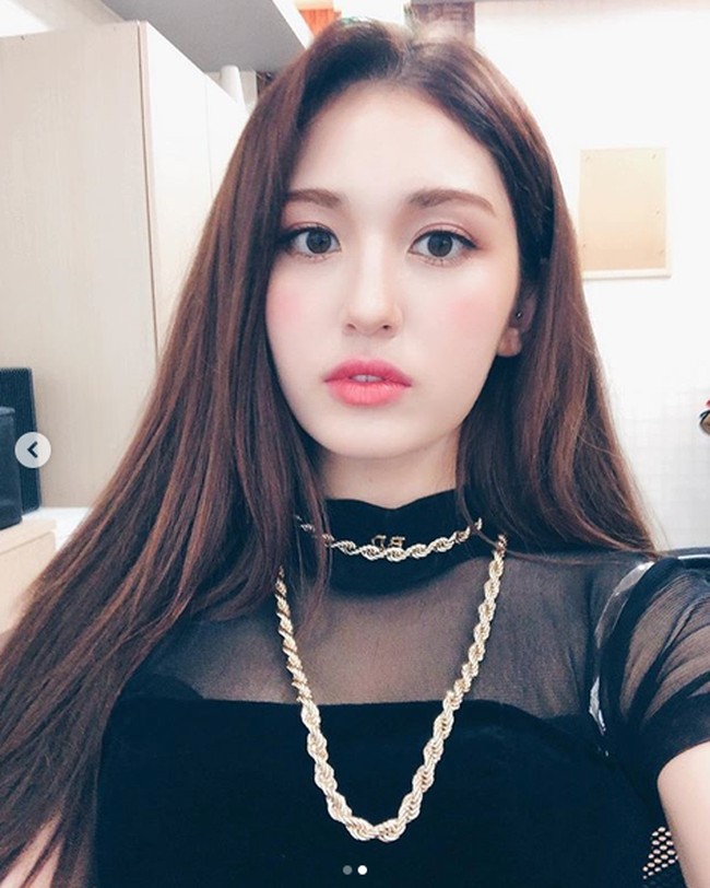 Sementara sebagian netizen lain meledek karya So Mi. Wow that is just ridiculously ugly, tulis netizen. That LV bag just turned to poop, tulis netizen lainnya. Louis Vuitton is probably mad, kata netizen lain. Foto: Dok. Instagram/somsomi0309