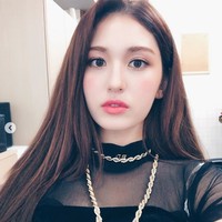 Sementara sebagian netizen lain meledek karya So Mi. Wow that is just ridiculously ugly, tulis netizen. That LV bag just turned to poop, tulis netizen lainnya. Louis Vuitton is probably mad, kata netizen lain. Foto: Dok. Instagram/somsomi0309