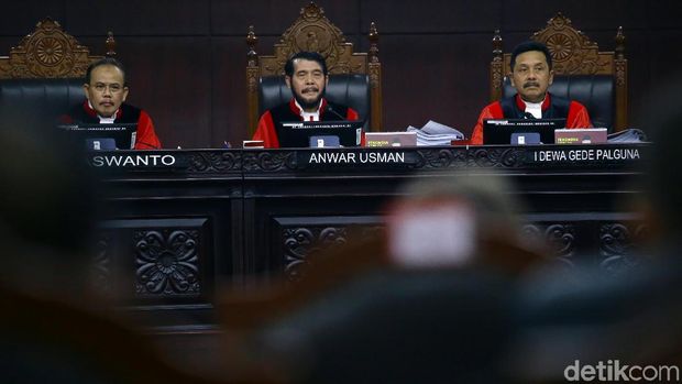 Ketua MK Anwar Usman / 
